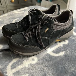 Dansko size 8wide 39W